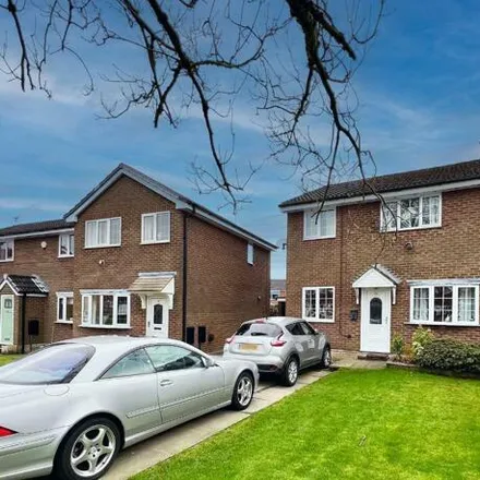 Buy this 3 bed duplex on Hawes Close in Walshaw, BL8 1UH
