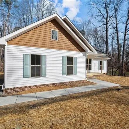 Image 3 - 2850 Regal Road, Reidsville, NC 27320, USA - House for sale