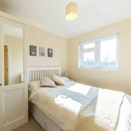 Image 4 - 16-27 Kenmore Close, London, TW9 3JG, United Kingdom - Apartment for sale