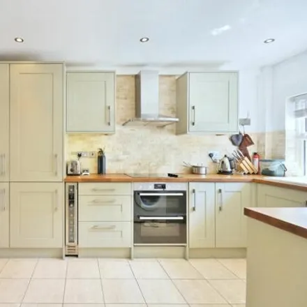 Rent this 3 bed house on Charles Street in Londres, Great London