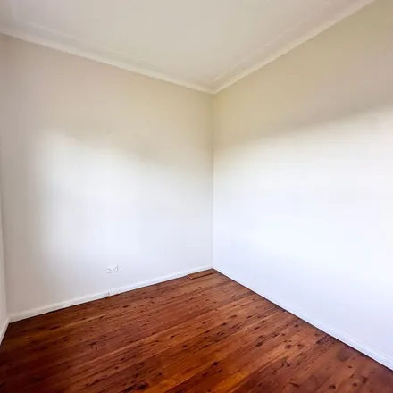 Image 2 - 7 Ainslie Street, Fairfield West NSW 2165, Australia - Apartment for rent