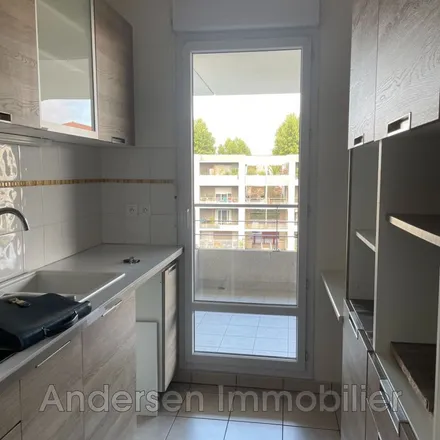 Rent this 3 bed apartment on 29 Rue Michelet in 42000 Saint-Étienne, France