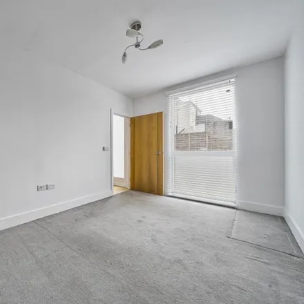 Image 4 - 64 St. Peter's Road, London, CR0 1HJ, United Kingdom - Apartment for rent