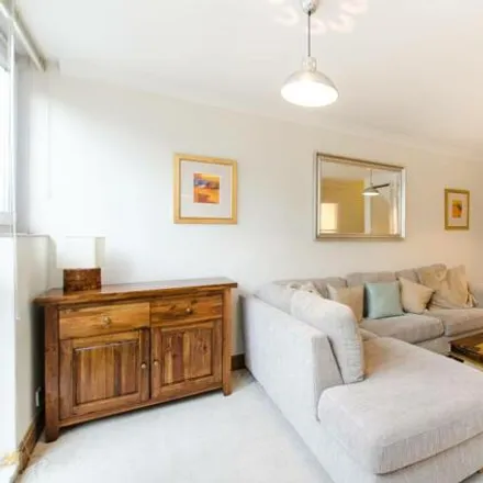 Image 7 - Semley House, Semley Place, London, SW1W 9SX, United Kingdom - Apartment for sale