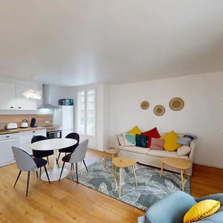 Rent this 3 bed apartment on 34 Rue du Docteur Calmette in 38000 Grenoble, France