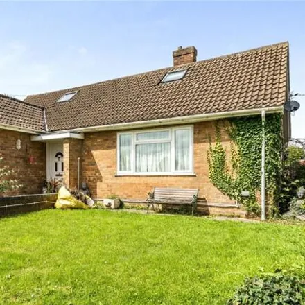 Buy this 4 bed house on Lawn Primary and Nursery School in Cleeve Lawns, Swindon