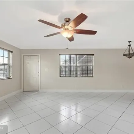 Image 3 - 2809 Middle River Drive, Coral Ridge, Fort Lauderdale, FL 33306, USA - Condo for sale