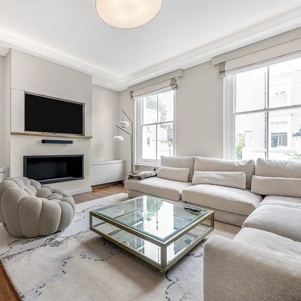 Rent this 4 bed apartment on 28 Ifield Road in Lot's Village, London