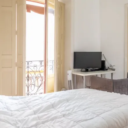 Rent this 7 bed room on Madrid in Grama Lounge, Calle de la Cruz