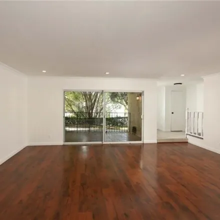 Image 8 - 8022 Via Pompell, Los Angeles, CA 91504, USA - House for sale