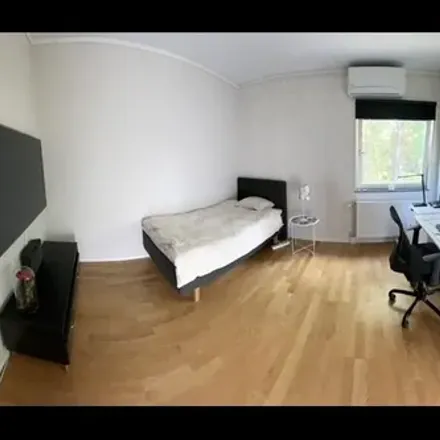 Rent this 1 bed room on Heklagatan 11 in 164 55 Kista, Sweden