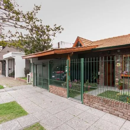 Buy this 2 bed house on Intendente Pedro Olivieri 1346 in Quilmes Este, 1877 Quilmes