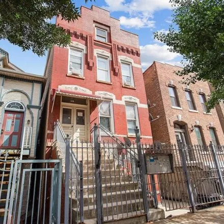 Buy this studio house on 1247 North Cleaver Street in Chicago, IL 60642