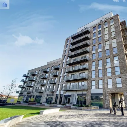 Rent this 2 bed apartment on Kenmere Gardens in Beresford Avenue, London
