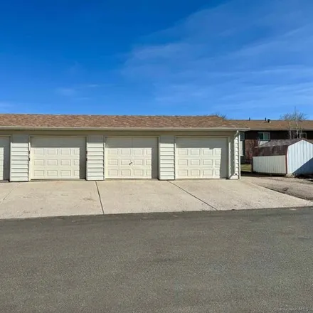 Image 6 - 1601 Oxford Drive, Cheyenne, WY 82001, USA - House for sale