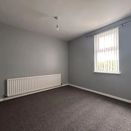 Rent this 3 bed apartment on Glenmahon Avenue in Portadown, BT62 3EW