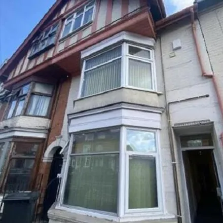 Buy this 5 bed townhouse on Osmaston Road in Leicester, LE5 5JL