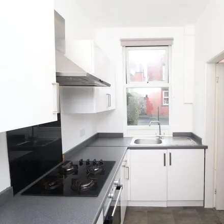 Image 2 - Nunington Avenue, Leeds, LS12 2PQ, United Kingdom - Townhouse for rent