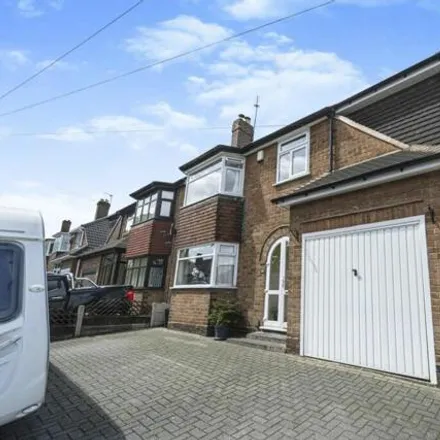 Buy this 3 bed duplex on Charlemont Avenue in West Bromwich, B71 3BY