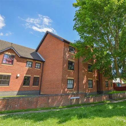 Rent this 2 bed apartment on Riverside Road in St Albans, AL1 1RX