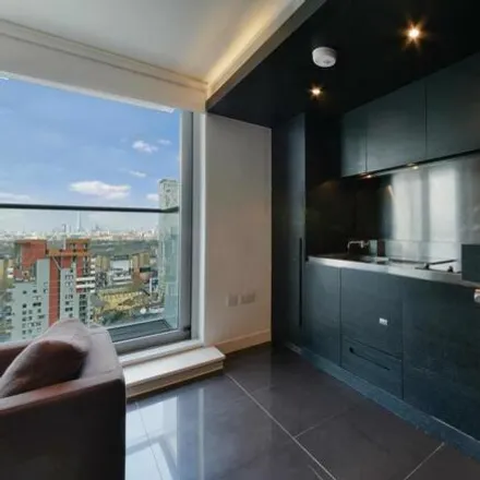 Image 6 - Pan Peninsula, Marsh Wall, Canary Wharf, London, E14 9SH, United Kingdom - Apartment for rent