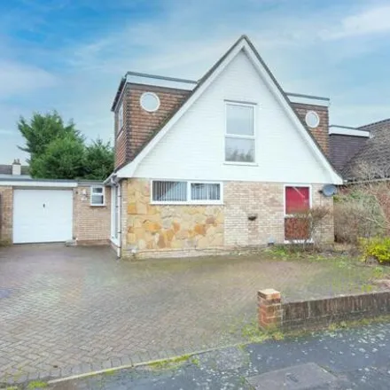 Buy this 5 bed house on Bedford Avenue in Frimley Green, GU16 6HS