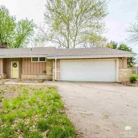 Buy this 4 bed house on 2924 Pecanwood Drive in Manhattan, KS 66502