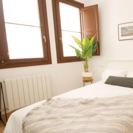 Rent this 6 bed room on Avinguda del Paral·lel in 08001 Barcelona, Spain