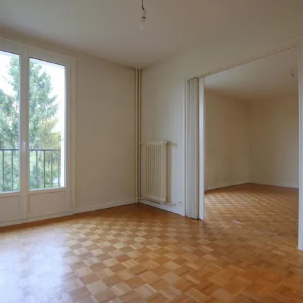 Rent this 1 bed apartment on Hôtel de ville in Rue Saint-Mars, 91150 Étampes