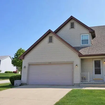 Rent this 3 bed house on 4611 Sunflower Lane in Hoffman Estates, Palatine Township