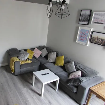 Rent this 5 bed townhouse on Hannan Road in Liverpool, L6 6DA