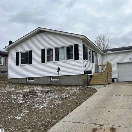 Buy this 3 bed house on 358 Crippen Street in Cadillac, MI 49601
