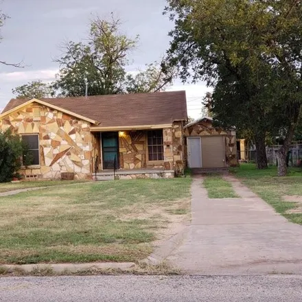 Rent this 3 bed house on 1558 Walnut Street in San Angelo, TX 76901