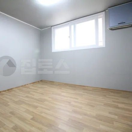 Rent this 3 bed apartment on 서울특별시 강남구 역삼동 601-25