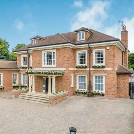 Buy this 6 bed house on The Avenue in Farnham Common, SL2 3JX