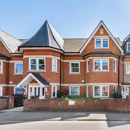 Rent this 3 bed apartment on York Road in Guildford, GU1 4DS