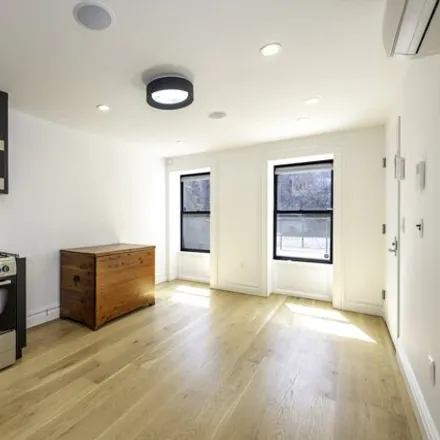 Image 3 - 829A Greene Avenue, New York, NY 11221, USA - House for rent