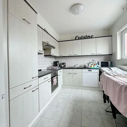 Rent this 2 bed apartment on Kapellelaan 385-387 in 1860 Meise, Belgium