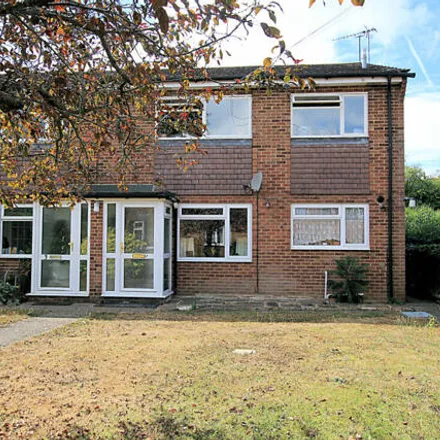 Rent this 2 bed room on Pankhurst Cycles in 10 Horseshoe Park, Reading