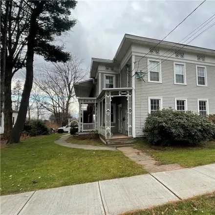 Rent this 2 bed house on 322 Main Street in Gildersleeve, Portland