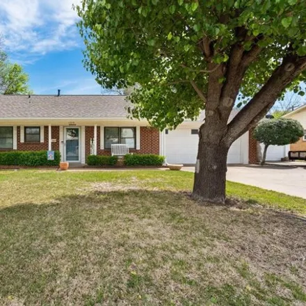 Image 1 - 1209 Crestwood Drive, Cleburne, TX 76033, USA - House for sale