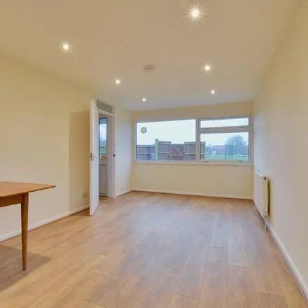 Image 4 - 21 Addiscombe Road, Watford, WD18 0ND, United Kingdom - House for rent