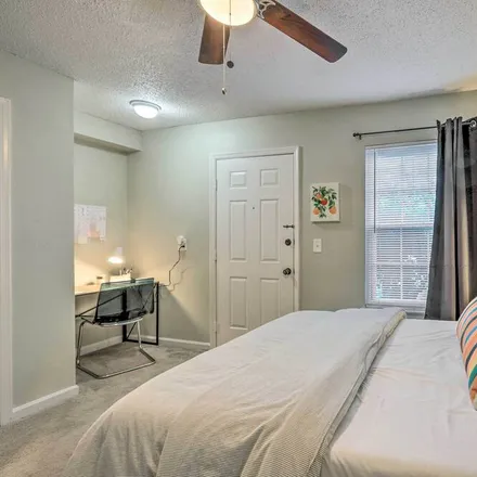 Rent this 1 bed condo on Auburn