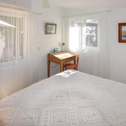 Rent this 1 bed house on Orange in Avenue Saint-Christophe de Lycie, 84100 Orange