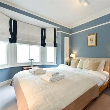 Image 9 - 25 Treadgold Street, London, W11 4BP, United Kingdom - Apartment for sale