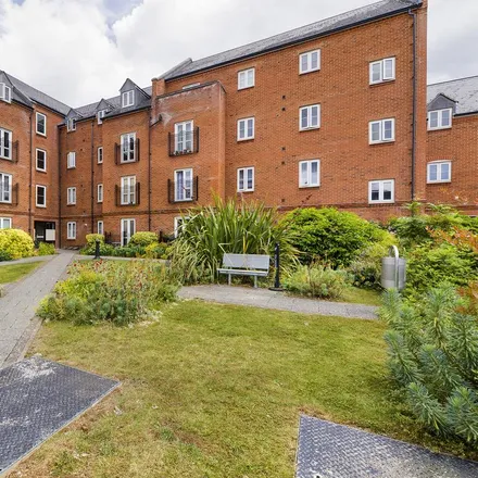 Rent this 2 bed apartment on Cherwell Court in Banbury, OX16 5DW