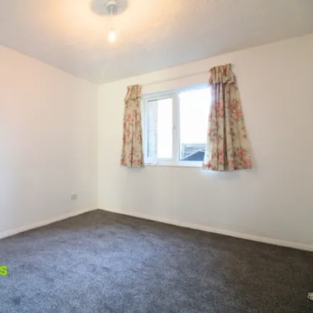 Image 7 - Old Chestnut, Station Approach West, Redhill, RH1 6HP, United Kingdom - Apartment for sale