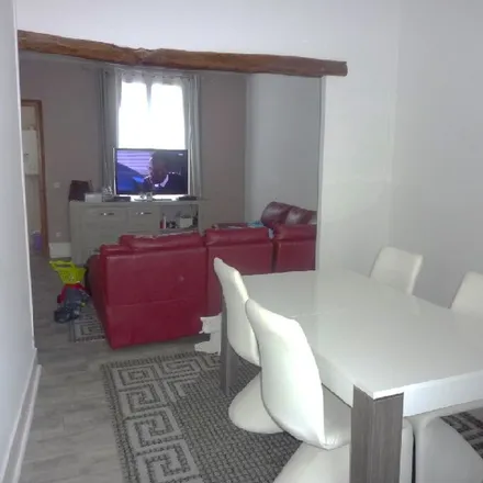 Rent this 4 bed apartment on 59 Rue du Commandant Beaurepaire in 28100 Dreux, France