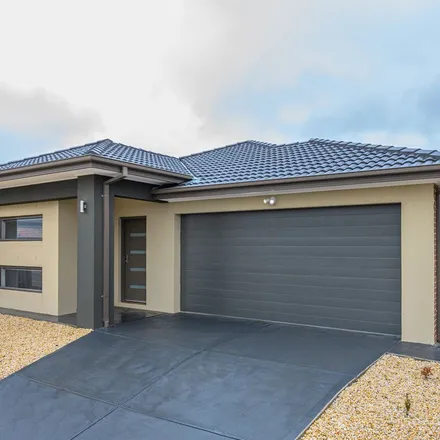 Rent this 4 bed apartment on Kilkenny Drive in Alfredton VIC 3350, Australia