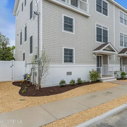 Rent this 3 bed condo on Charlie's Ice Cream in 8th Avenue, Seaside Park